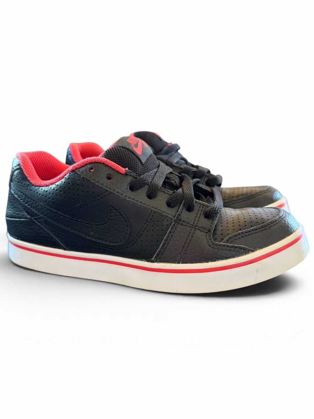 Nike SB Black Sneakers Great used condition size 6